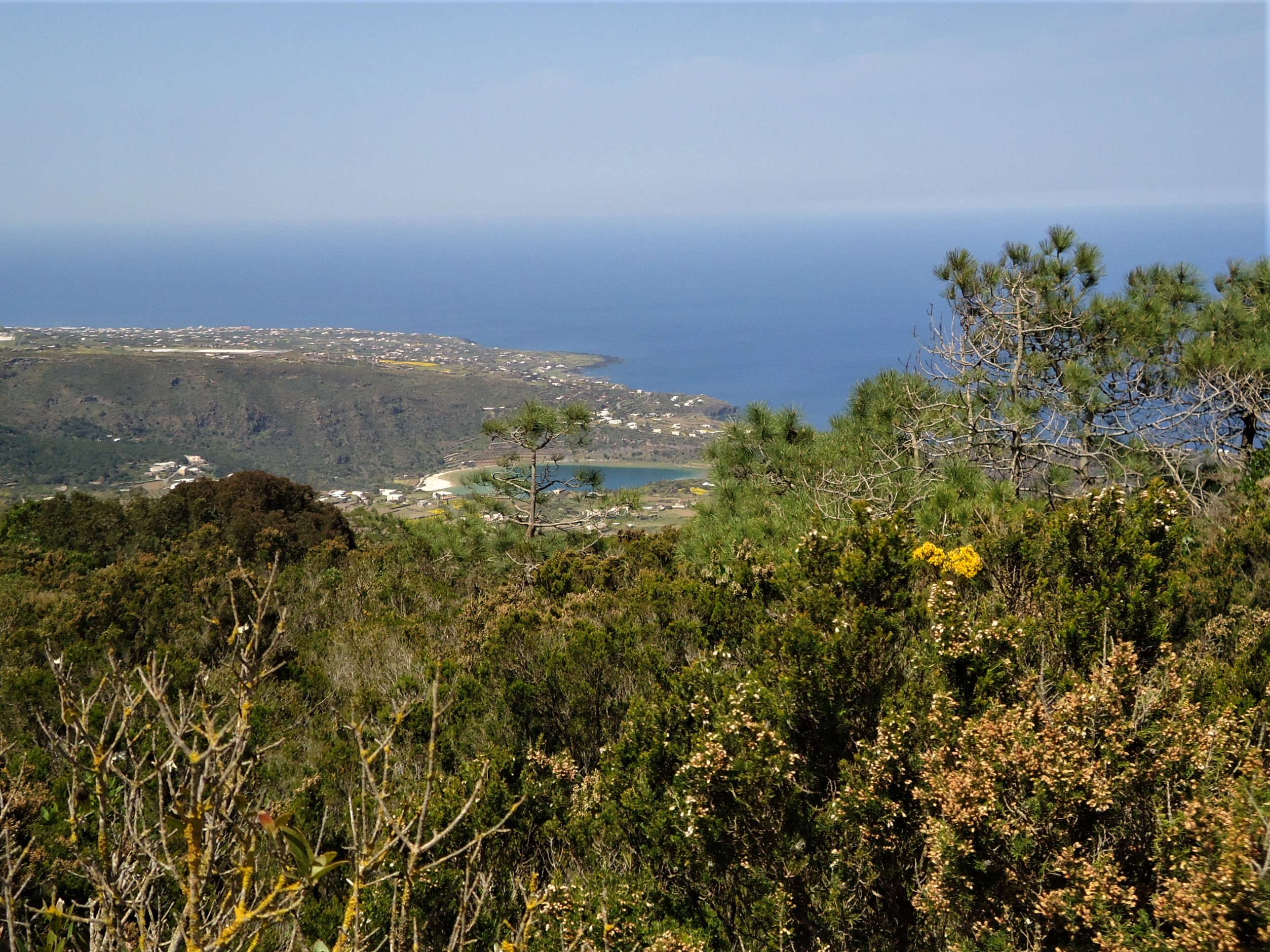 Pantelleria: vicino ai nostri dammusi si vedono panorami molto belli