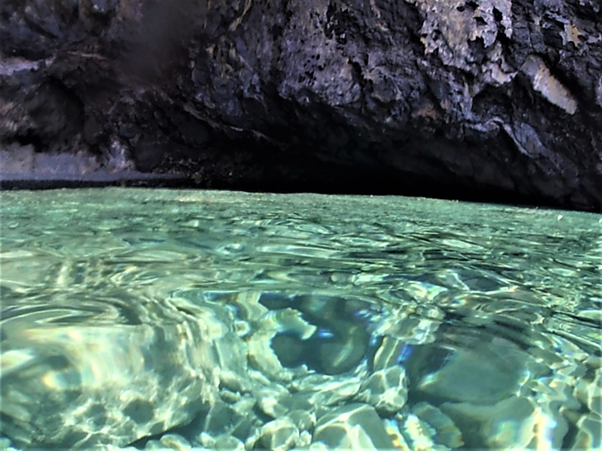 il mare di Pantelleria nel giro in barca che potete fare se venite in vacanza nei nostri dammusi