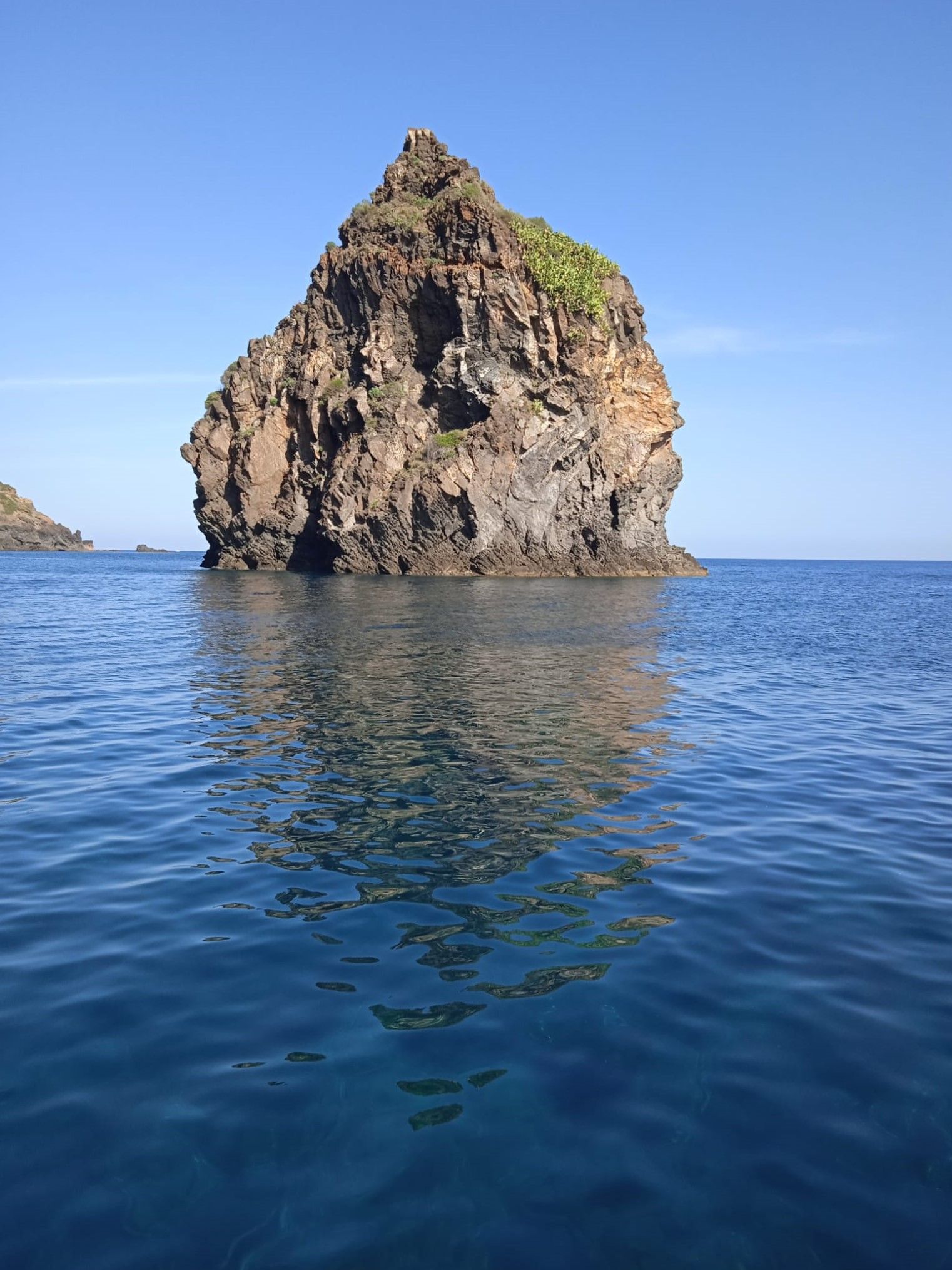 il mare di Pantelleria nel giro in barca che potete fare se venite in vacanza nei nostri dammusi