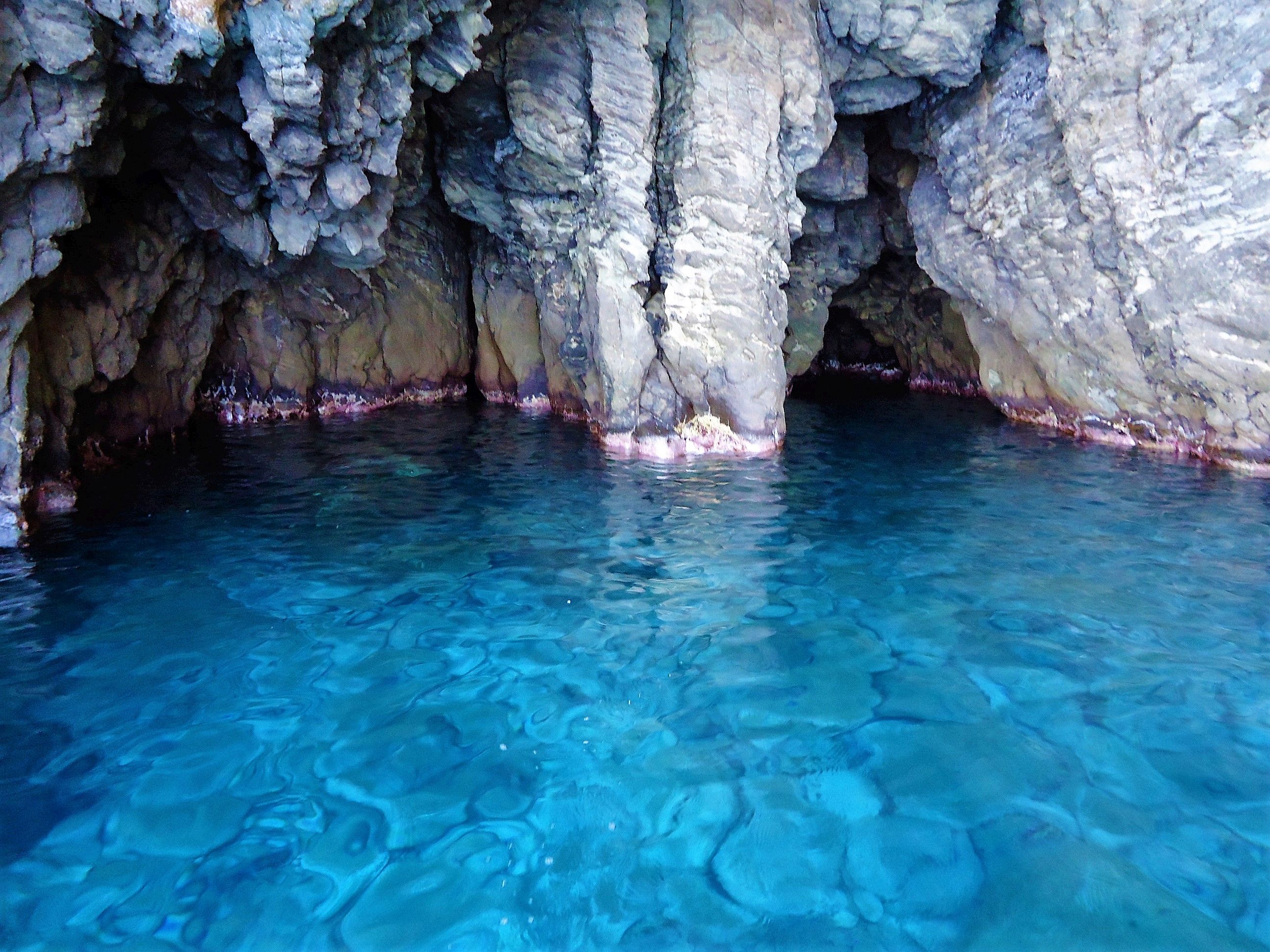 il mare di Pantelleria nel giro in barca che potete fare se venite in vacanza nei nostri dammusi