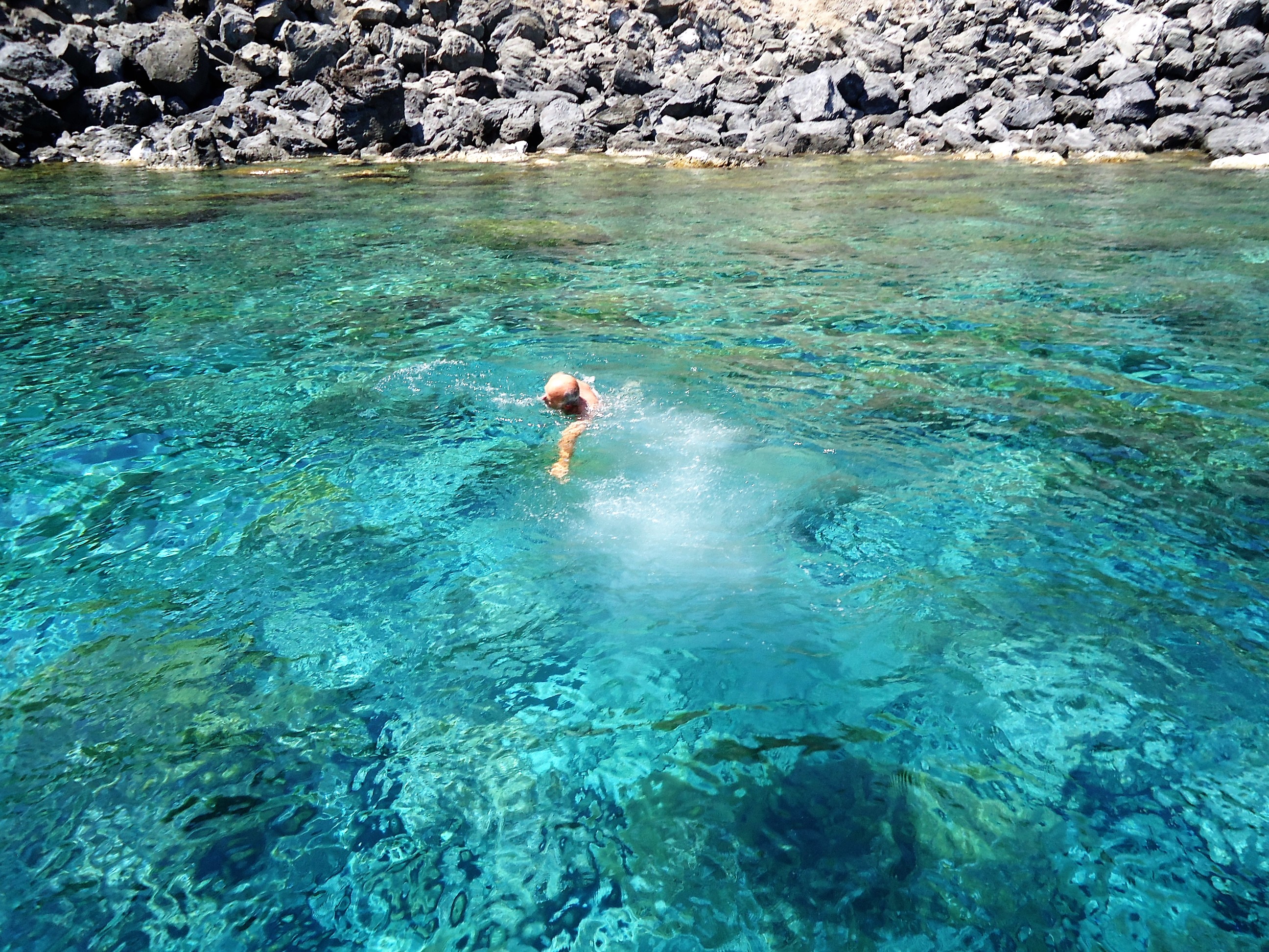 il mare di Pantelleria nel giro in barca che potete fare se venite in vacanza nei nostri dammusi