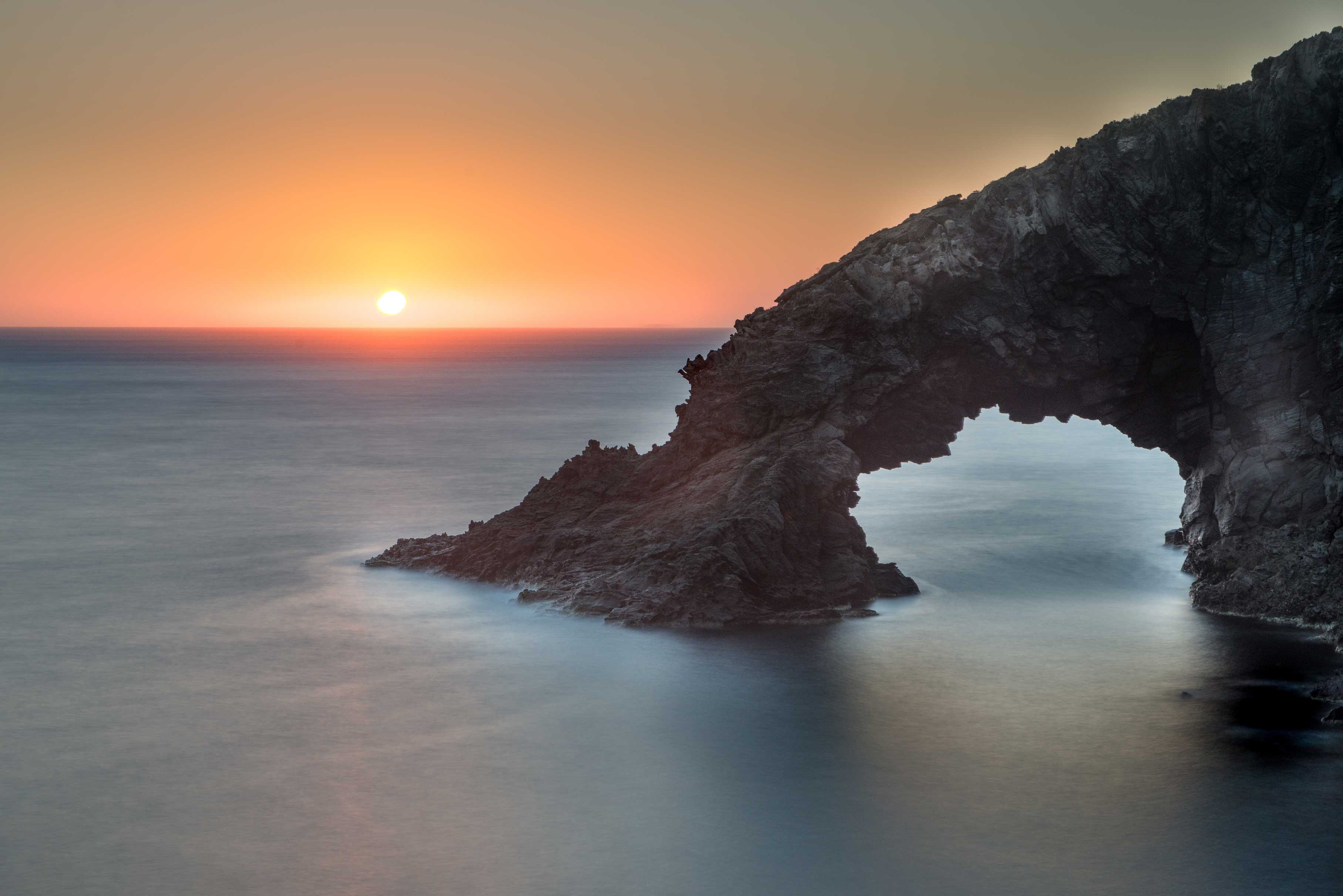 scoglio dell'elefante, simbolo di Pantelleria visto e fotografato da chi  stato in vacanza nei nostri dammusi